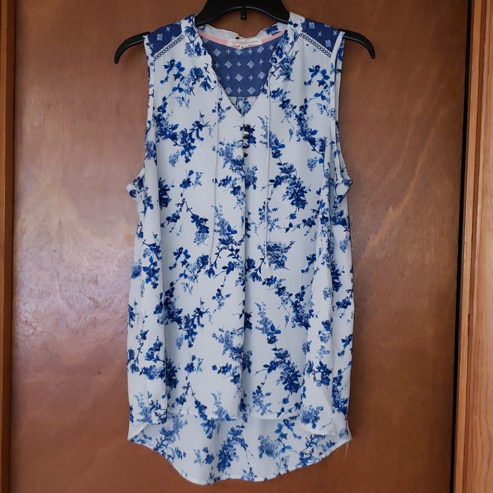 Rewind sleeveless blouse